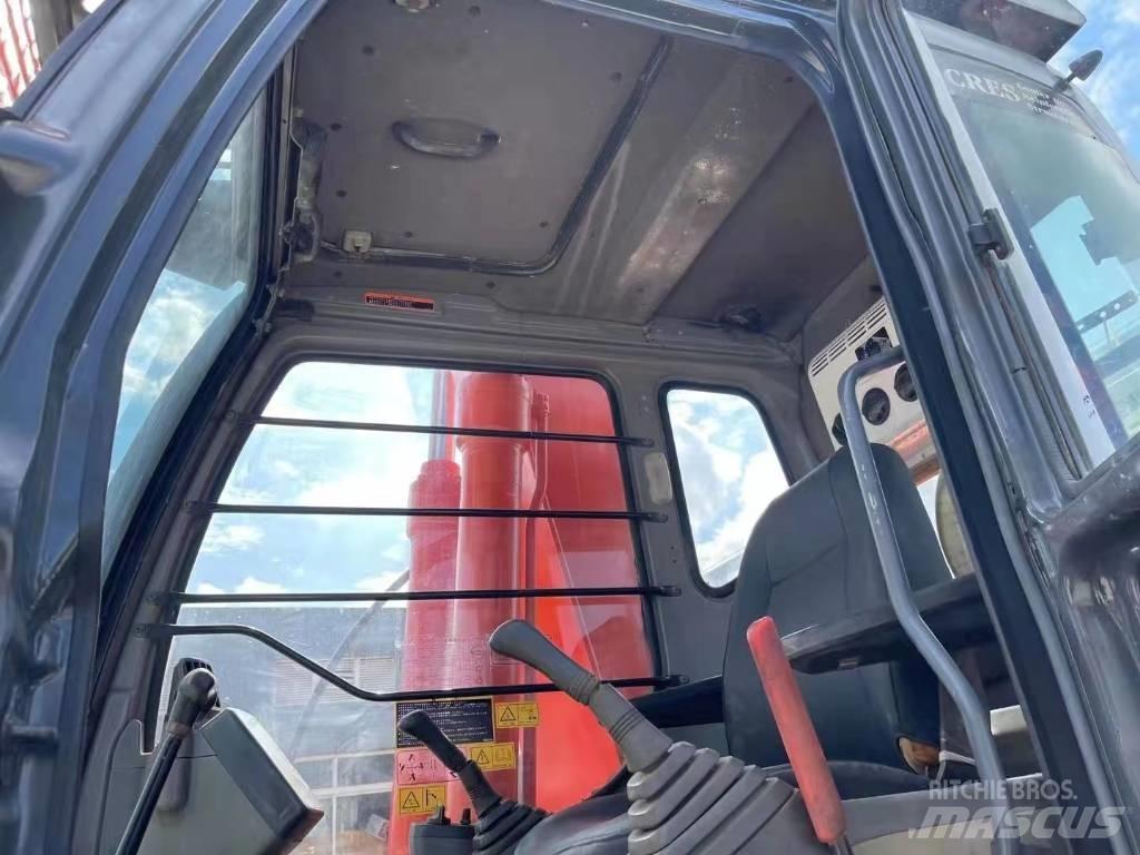Hitachi ZX 200 C LC Гусеничні екскаватори