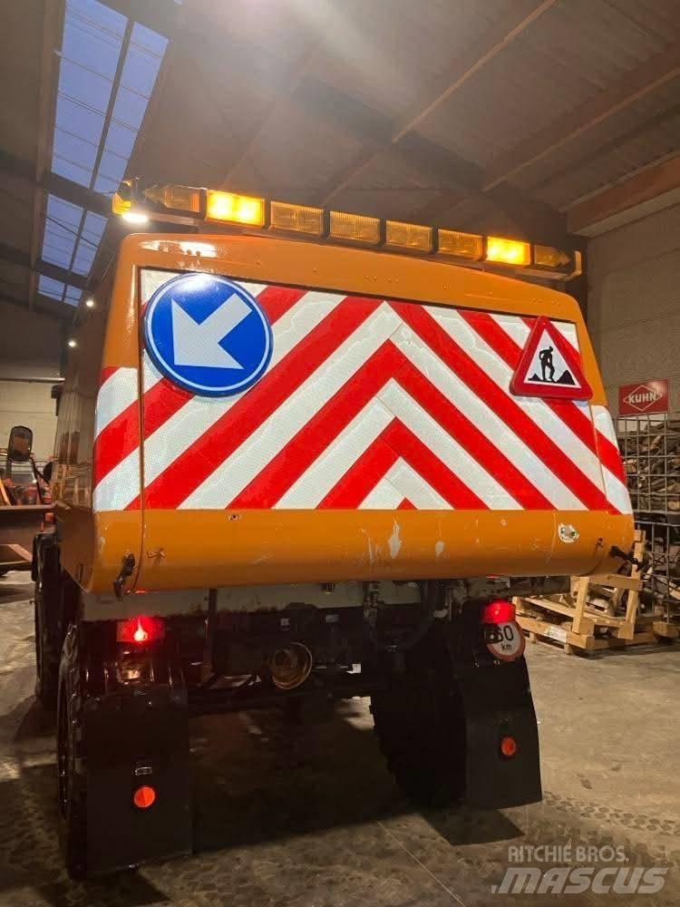 Mercedes-Benz unimog Підмітальні машини