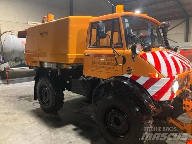 Mercedes-Benz unimog Підмітальні машини