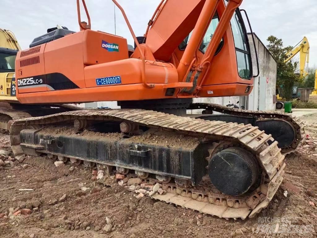 Doosan DX 225LC-9C Гусеничні екскаватори