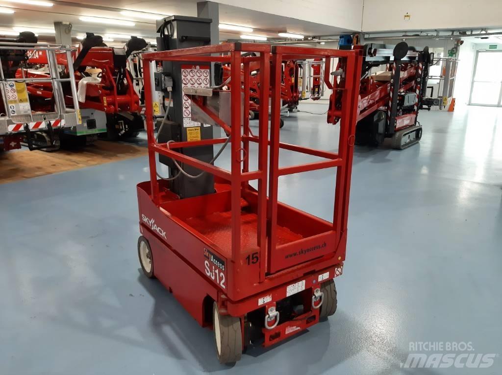 SkyJack SJ 12 Вертикальні щоглові підйомники