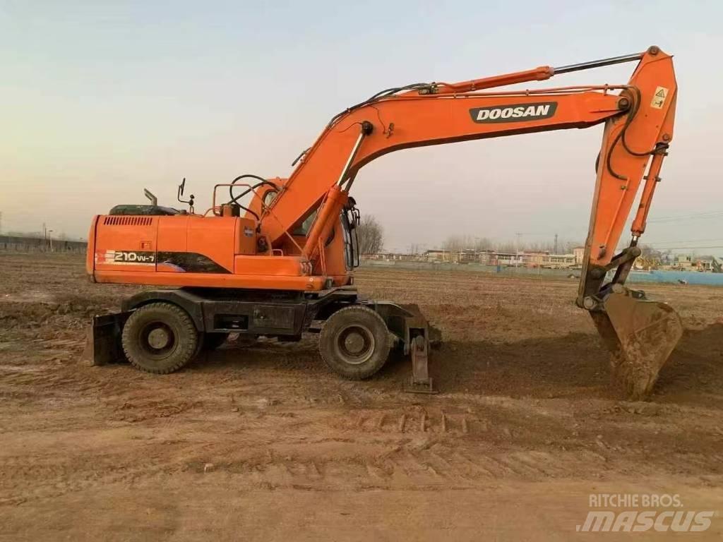 Doosan DH 210 W-7 Колісні екскаватори