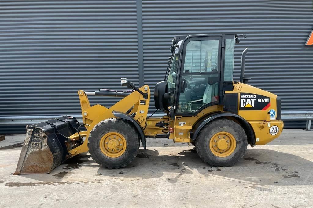 CAT 907M Фронтальні навантажувачі