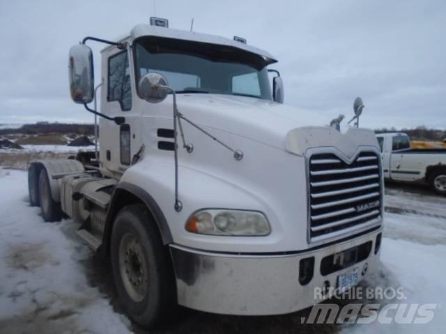 Mack CXU 613 Тягачі