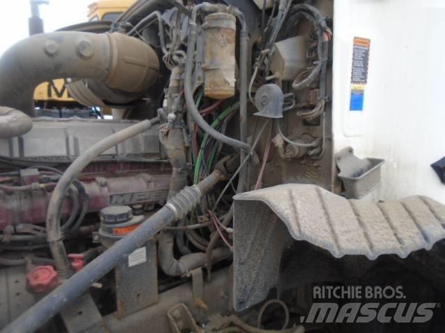 Mack CXU 613 Тягачі