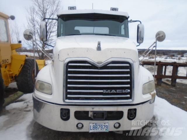 Mack CXU 613 Тягачі