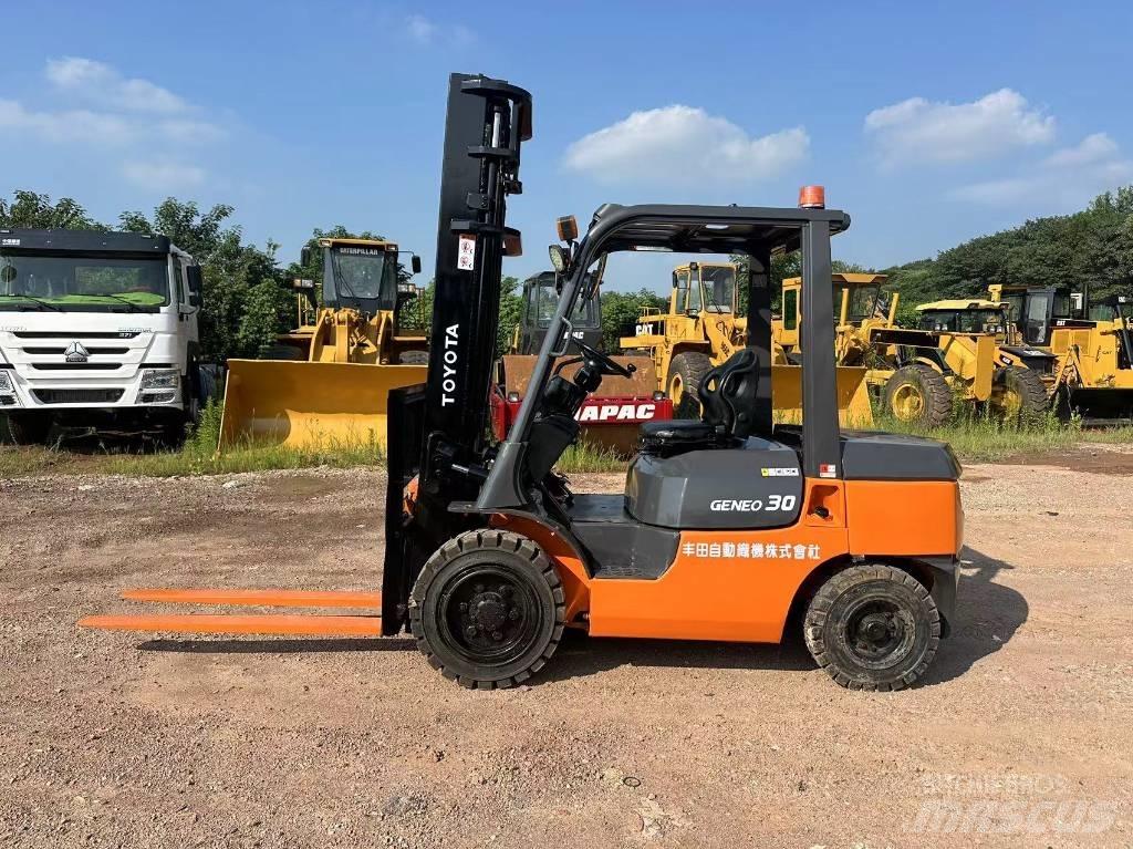 Toyota 30 Forklift Дизельні навантажувачі