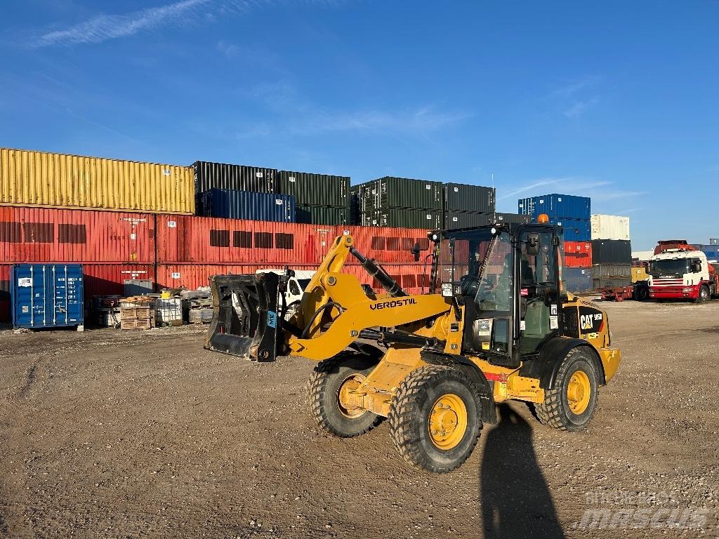 CAT 906M Фронтальні навантажувачі