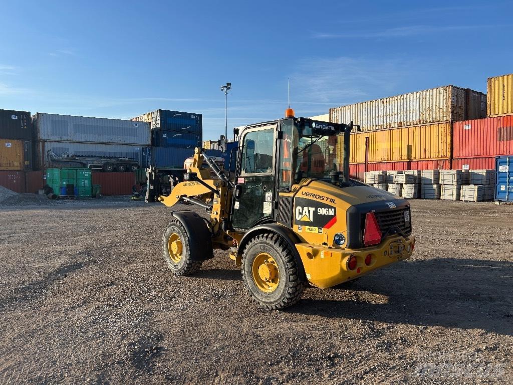 CAT 906M Фронтальні навантажувачі