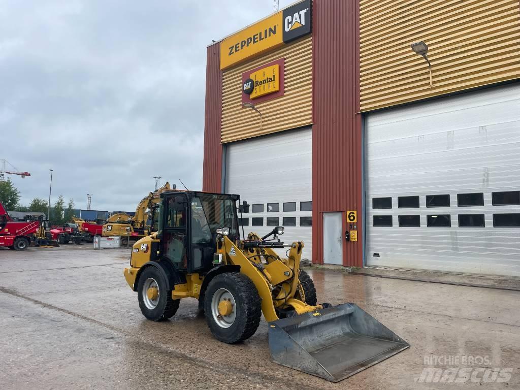CAT 906 M Фронтальні навантажувачі
