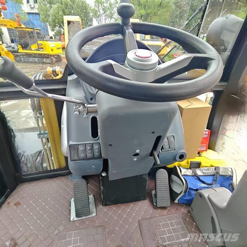 CAT 305.5 E Міні-екскаватори < 7т