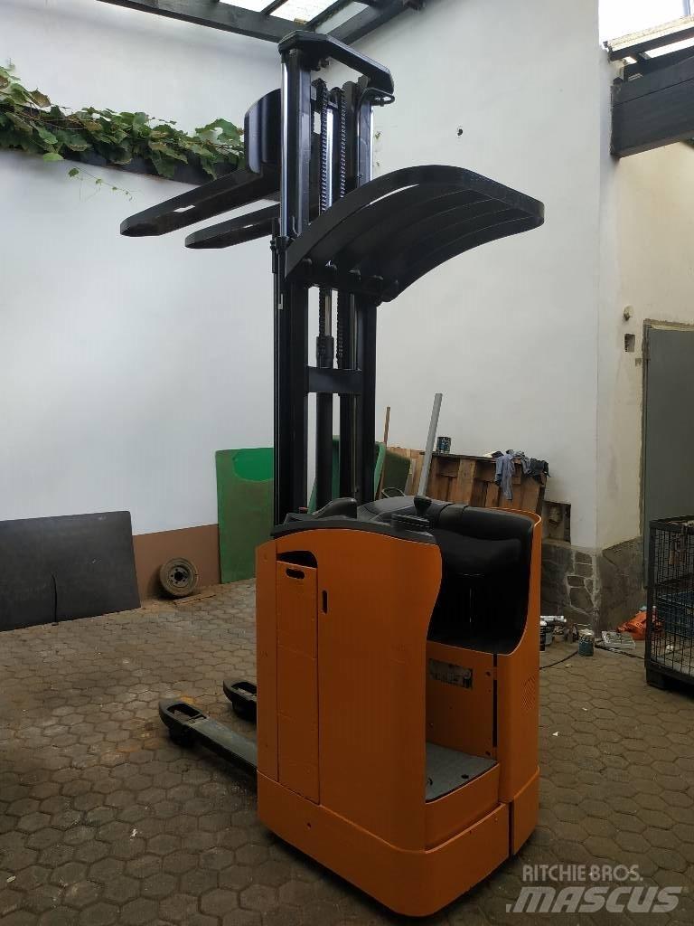 Still Aufsitzstapler Електронавантажувачі