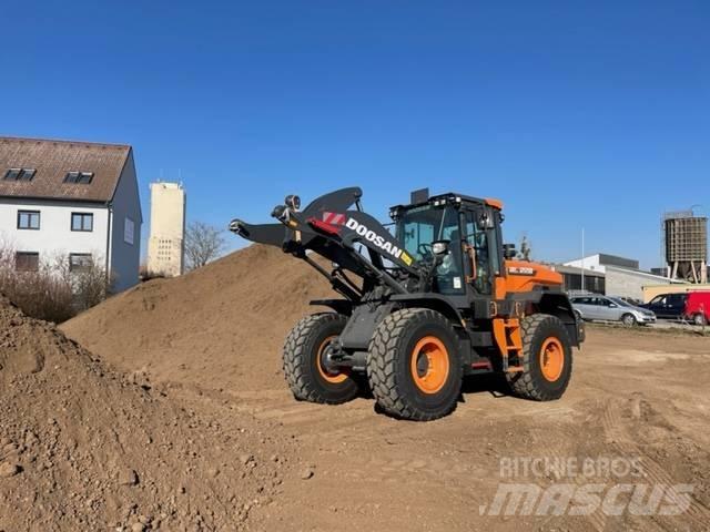 Doosan DL 220 Фронтальні навантажувачі