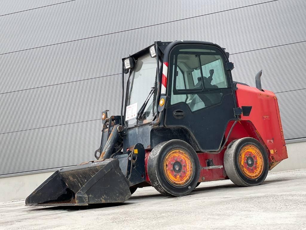 JCB R260 Міні-навантажувачі