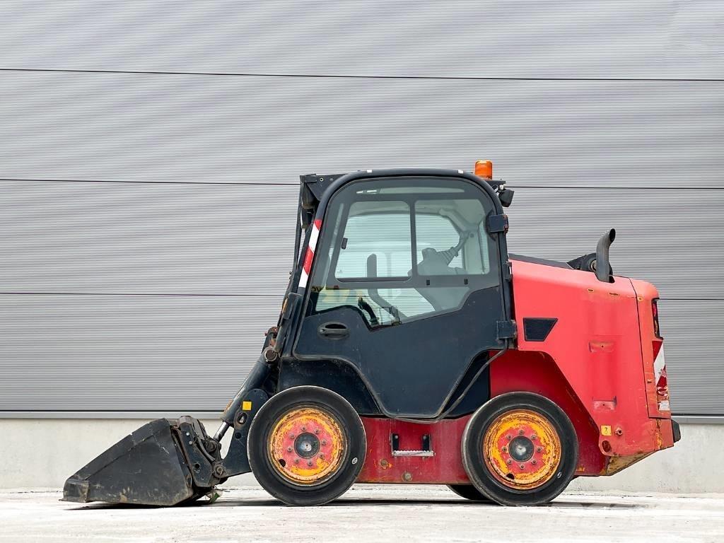 JCB R260 Міні-навантажувачі