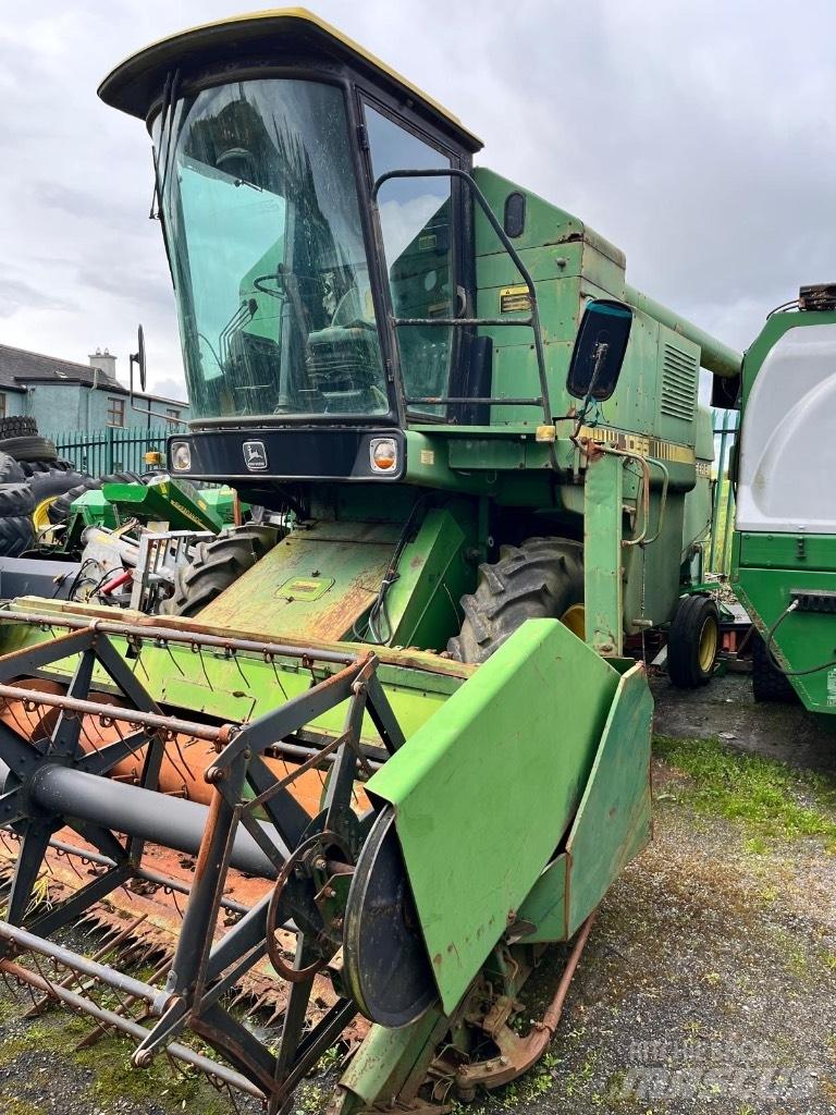 John Deere 1055 Зернозбиральні комбайни