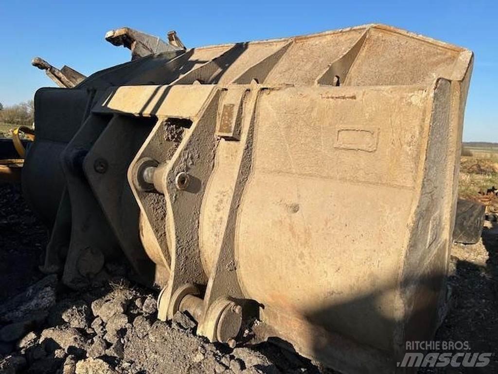 CAT 973D Ковші