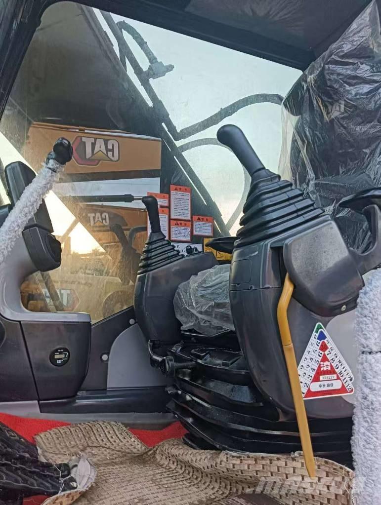 CAT 324 D2L Гусеничні екскаватори