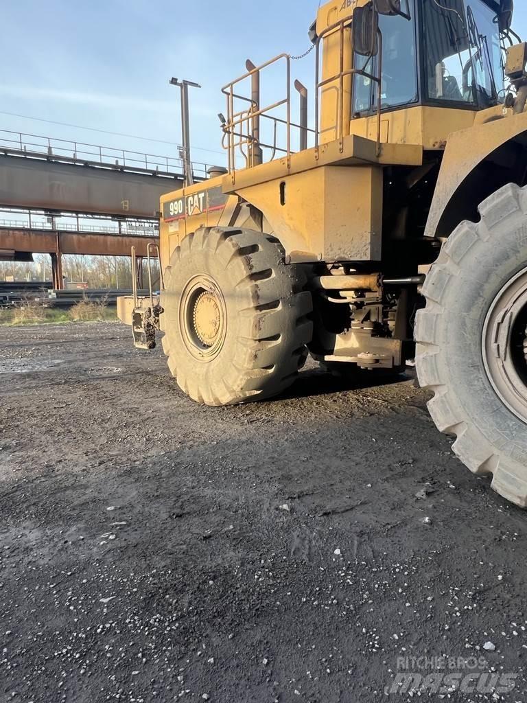 CAT 990 Фронтальні навантажувачі