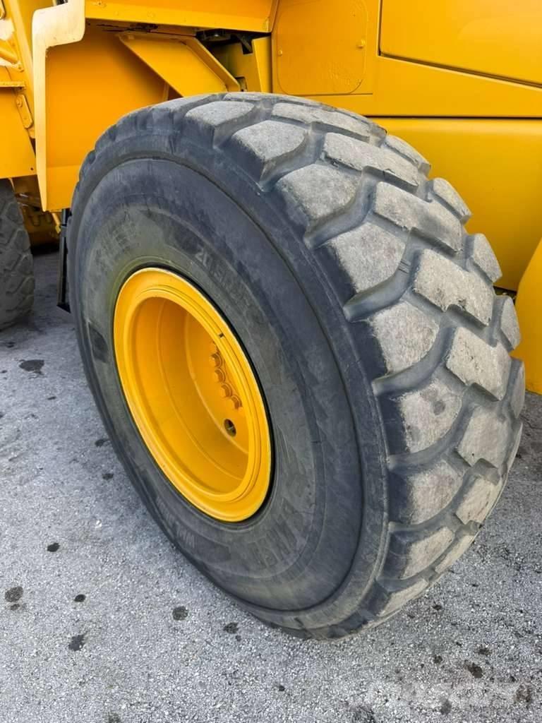 Komatsu WA 320-5L Фронтальні навантажувачі