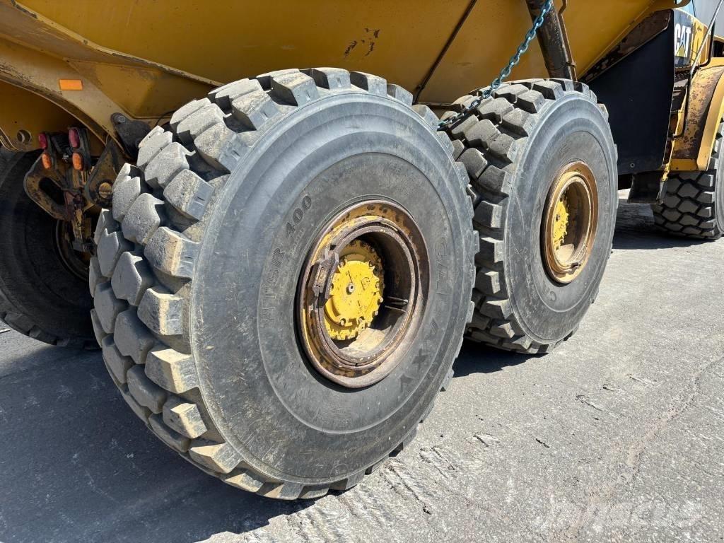 CAT 745 C Зчленовані самоскиди