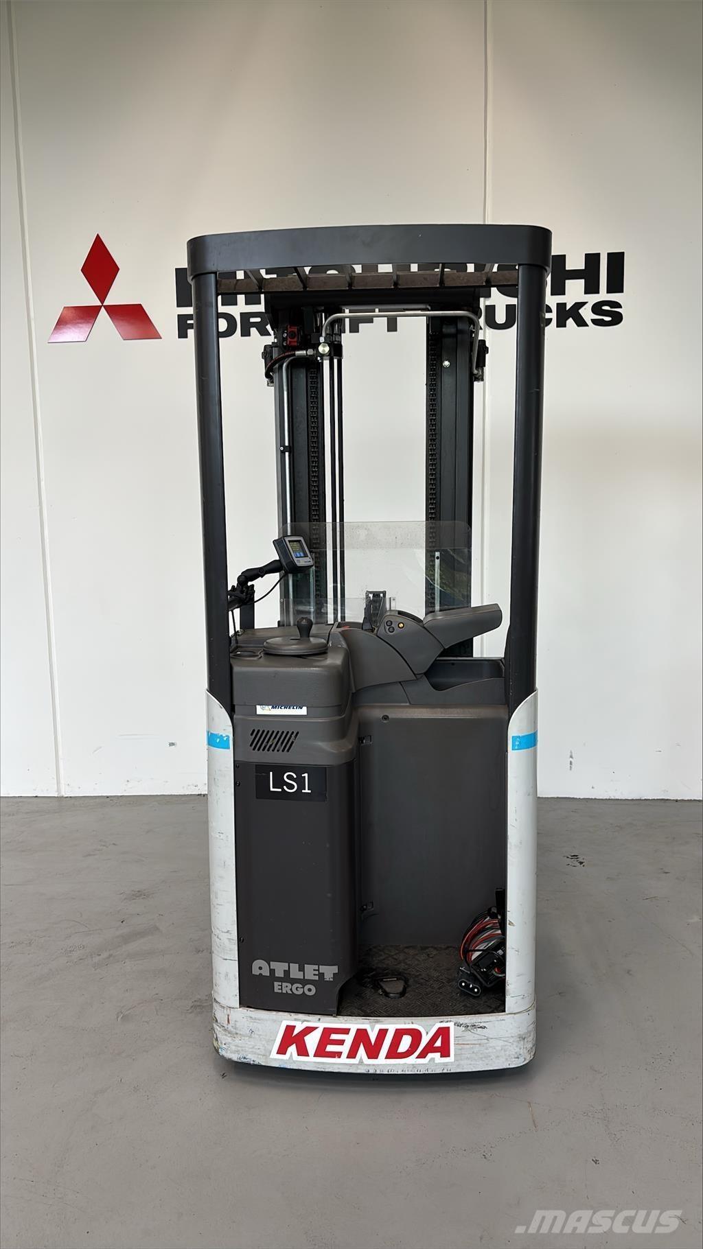 Atlet A160 Самохідні електроштабелери