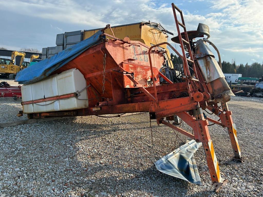  Salt spreader Розсіювачі солі та піску