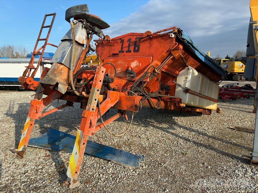  Salt spreader Розсіювачі солі та піску