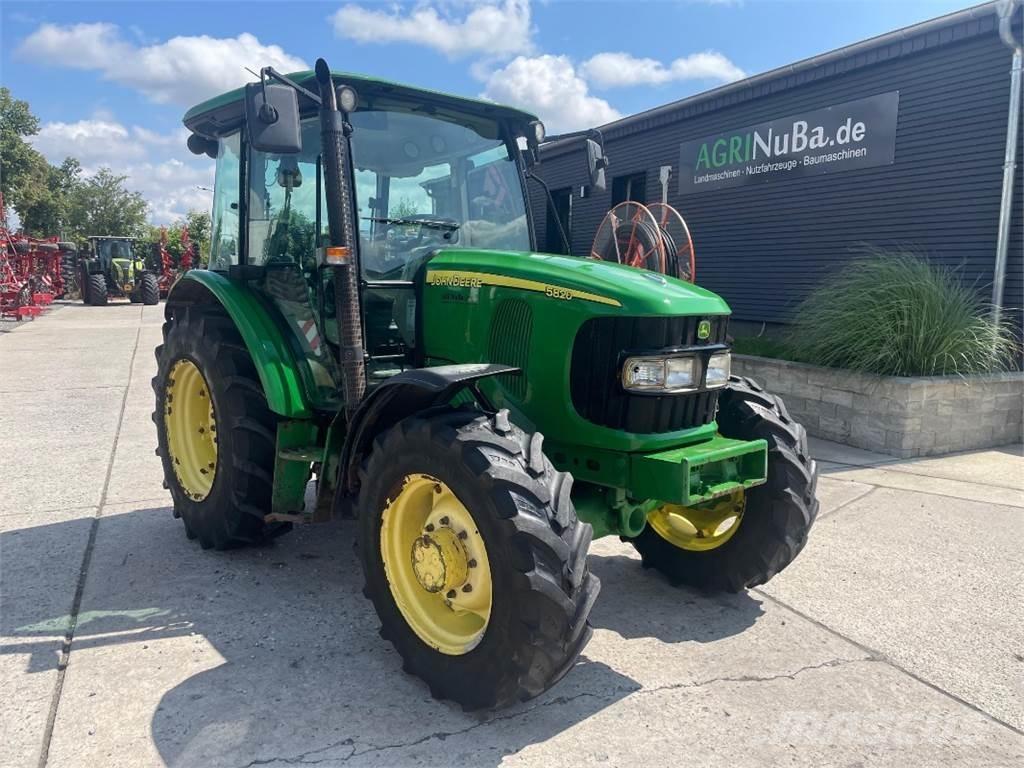 John Deere 5820 Трактори