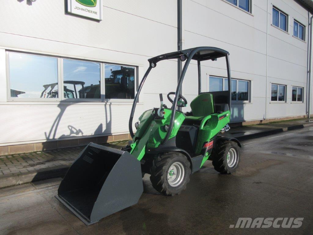 Avant 220 Телескопічні навантажувачі