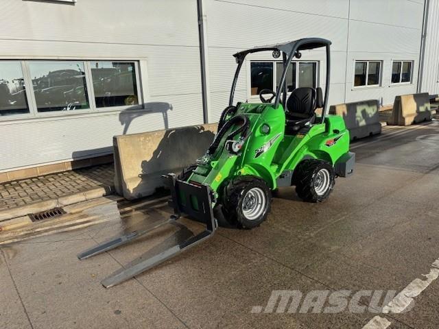 Avant 528 Телескопічні навантажувачі