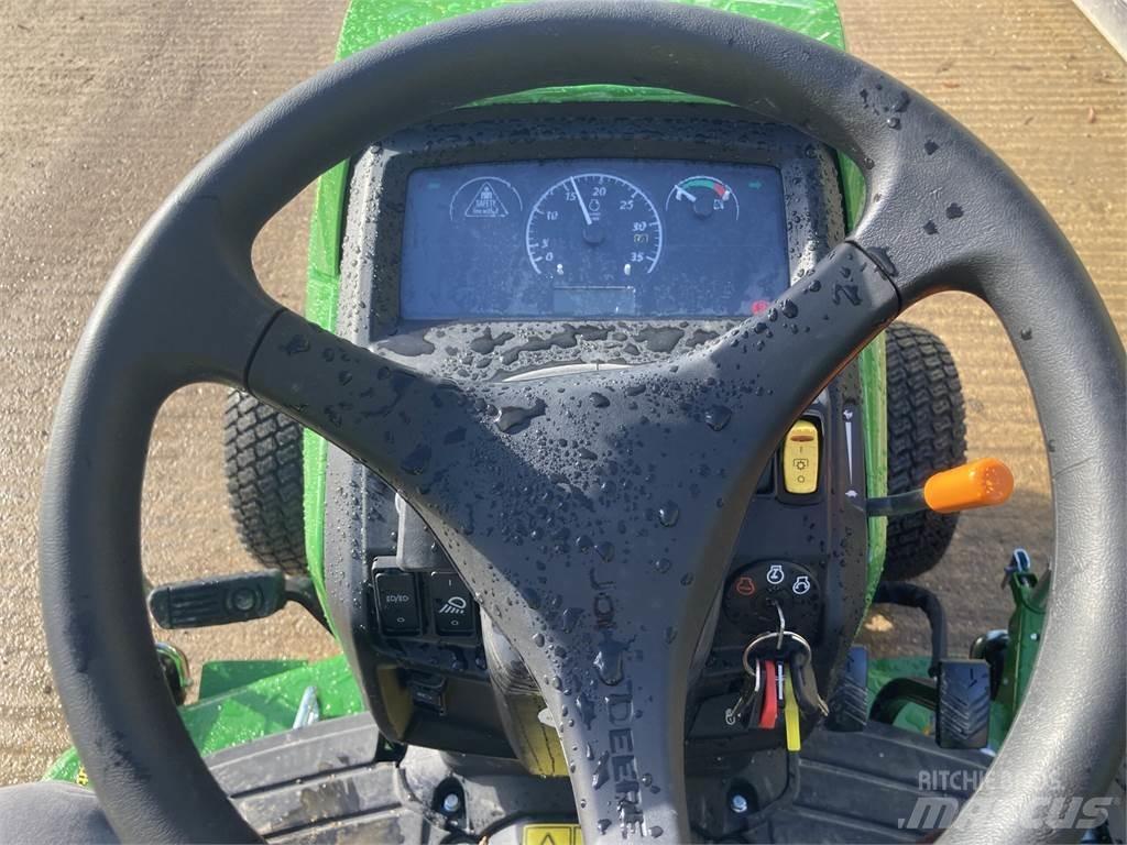 John Deere 1026R Трактори