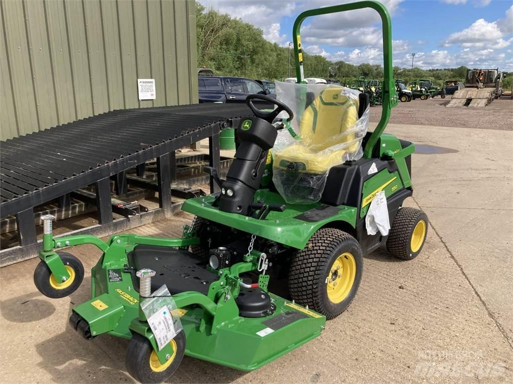 John Deere 1550 Самохідні газонокосарки
