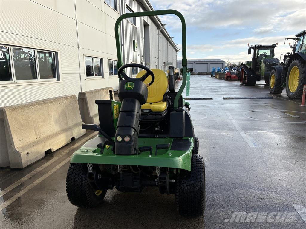 John Deere 1570 Самохідні газонокосарки