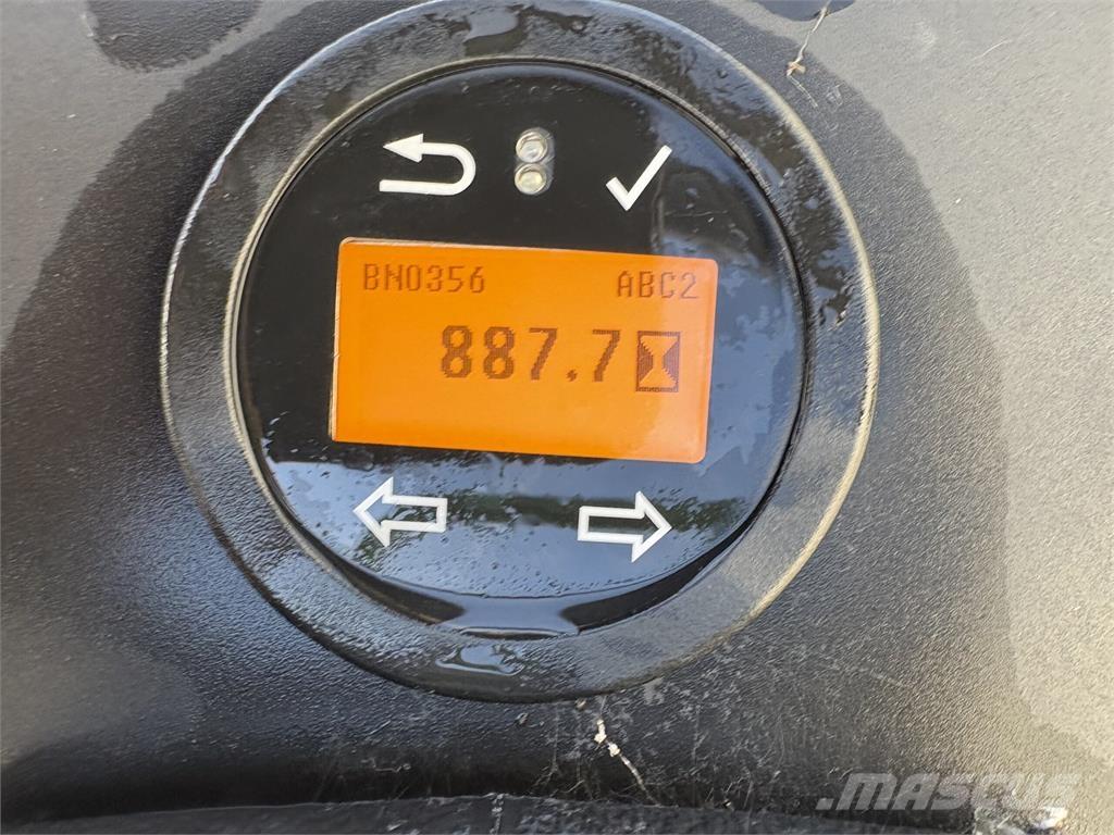 John Deere 1570 Самохідні газонокосарки