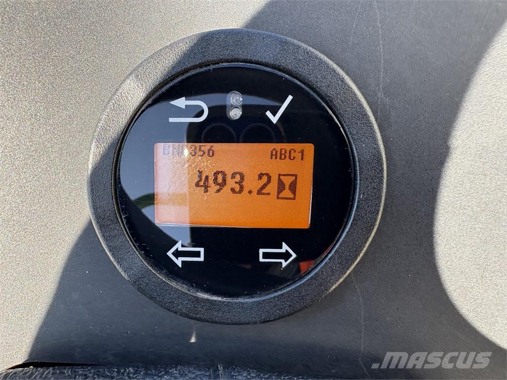 John Deere 1570 Самохідні газонокосарки