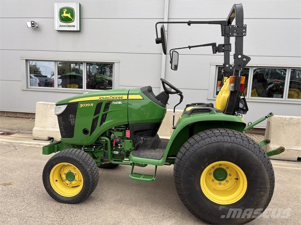 John Deere 3039R Трактори