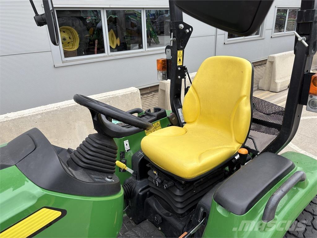 John Deere 3039R Трактори