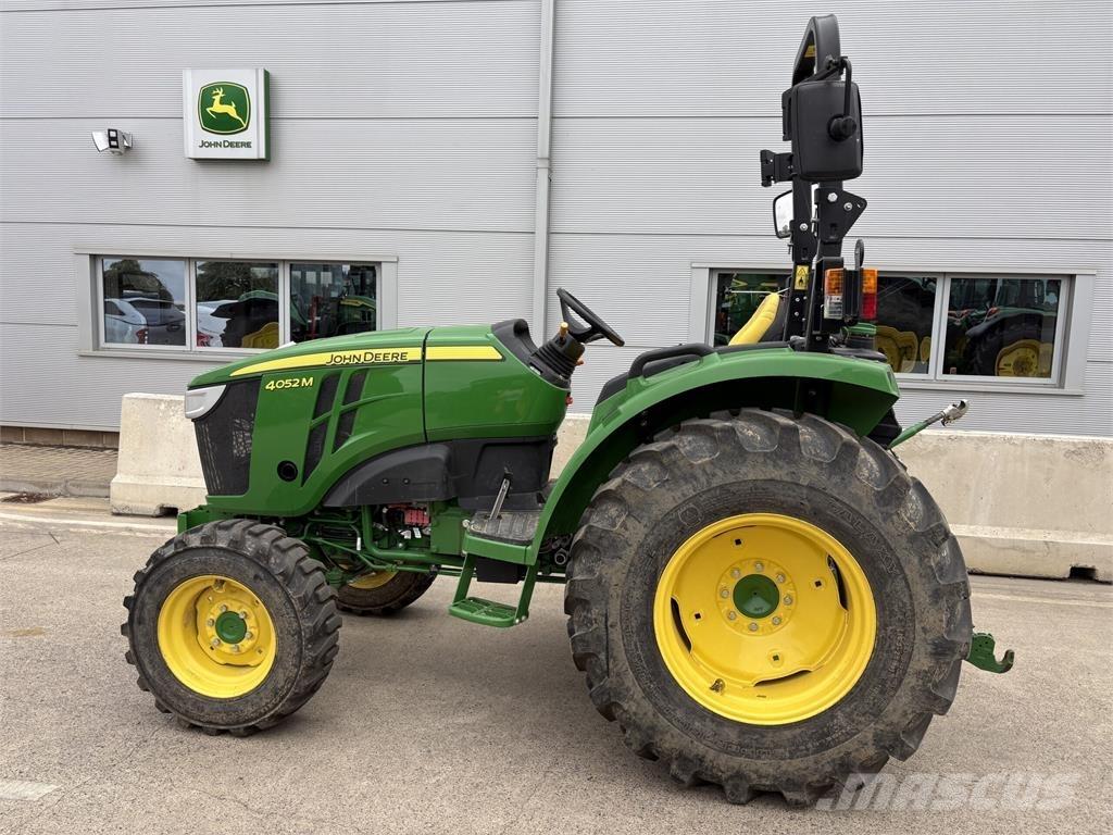 John Deere 4052M Трактори
