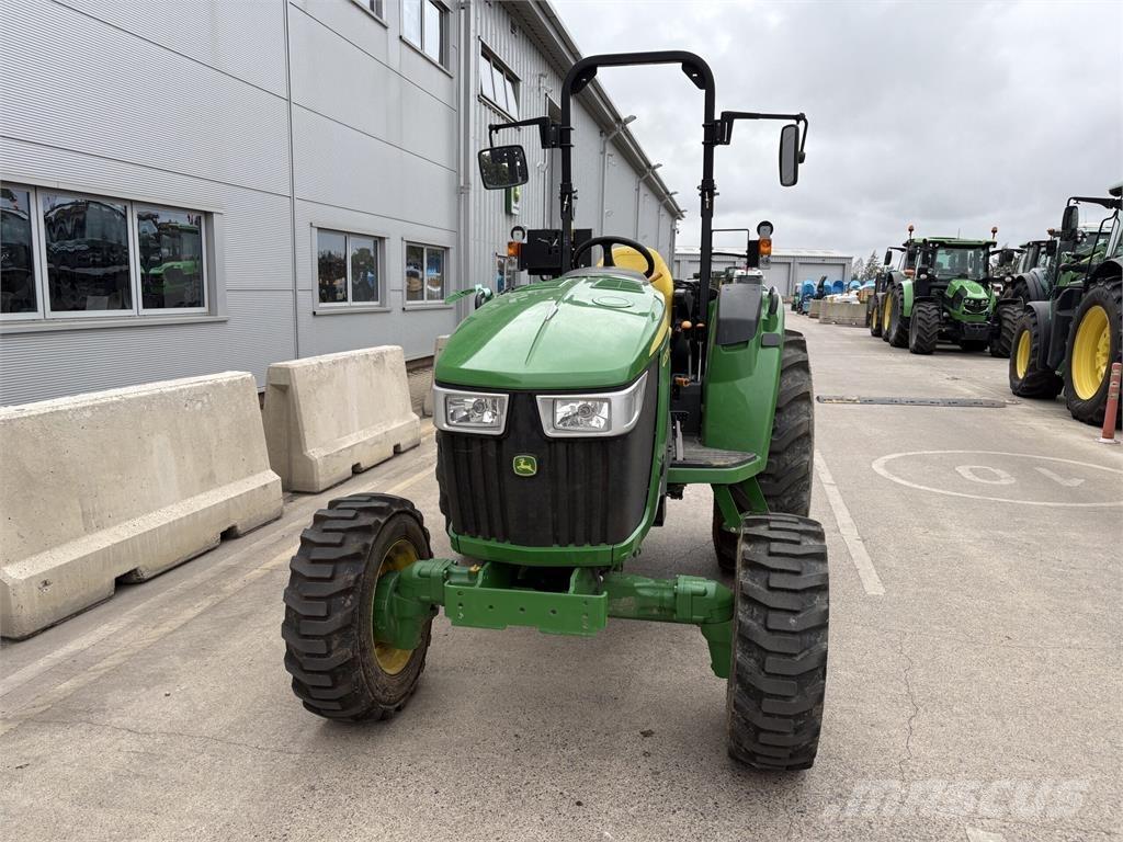 John Deere 4052M Трактори