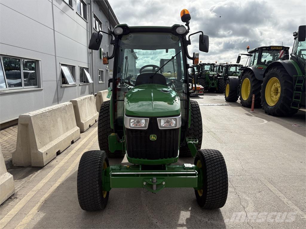 John Deere 4066R Трактори