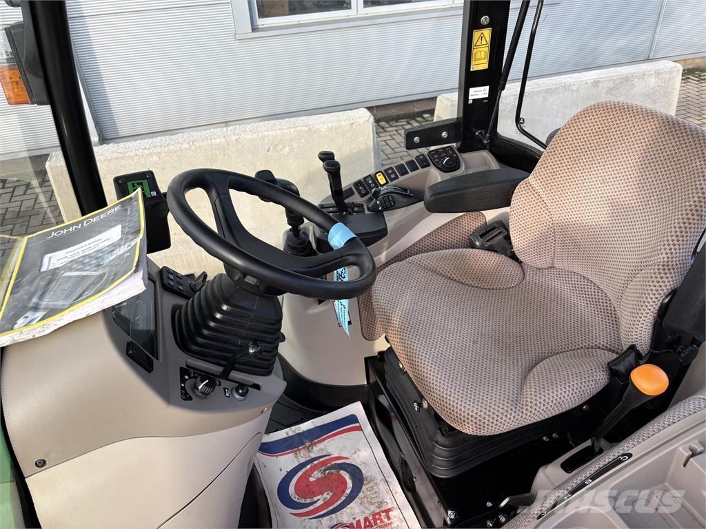 John Deere 4066R Трактори