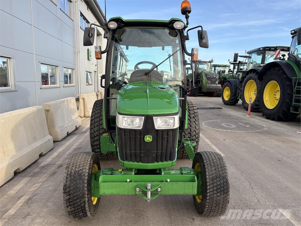 John Deere 4066R Трактори
