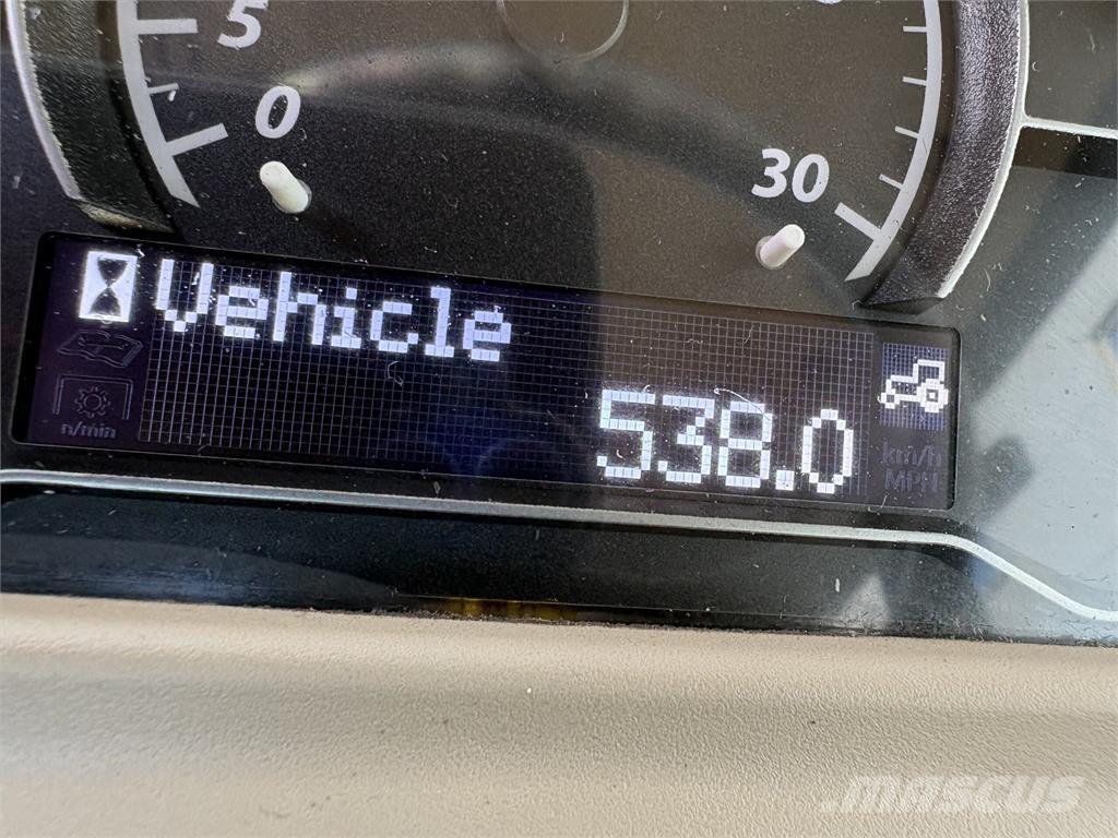 John Deere 4066R Трактори