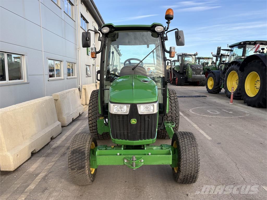 John Deere 4066R Трактори