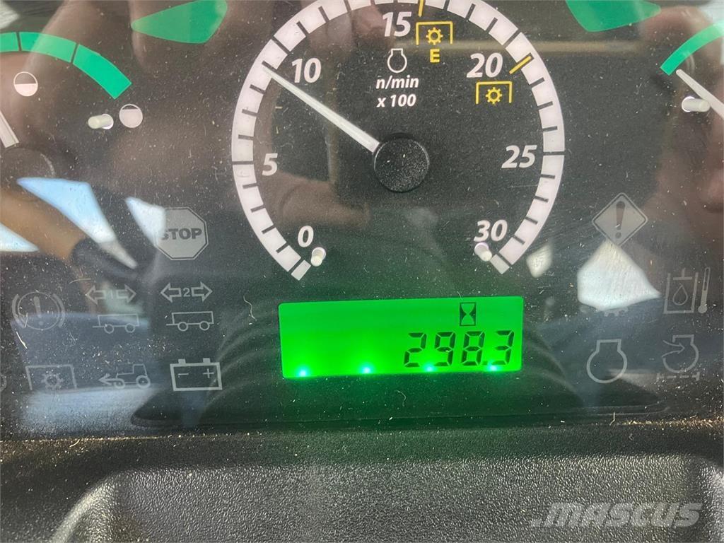 John Deere 5075E Трактори