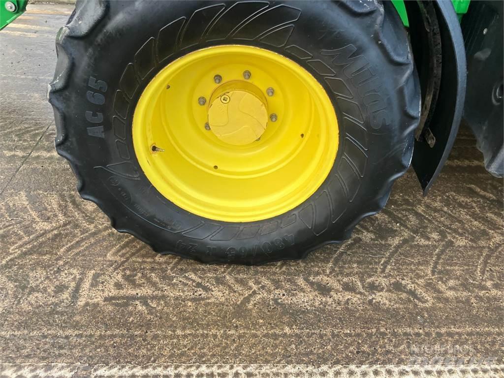 John Deere 6120M Трактори