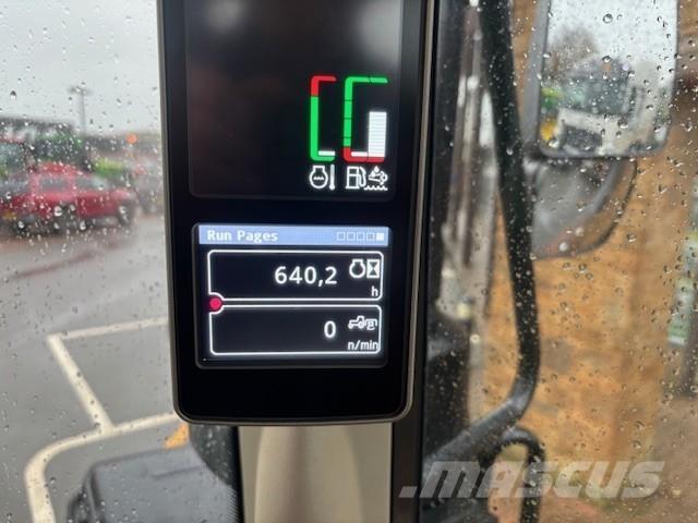 John Deere 6120M Трактори