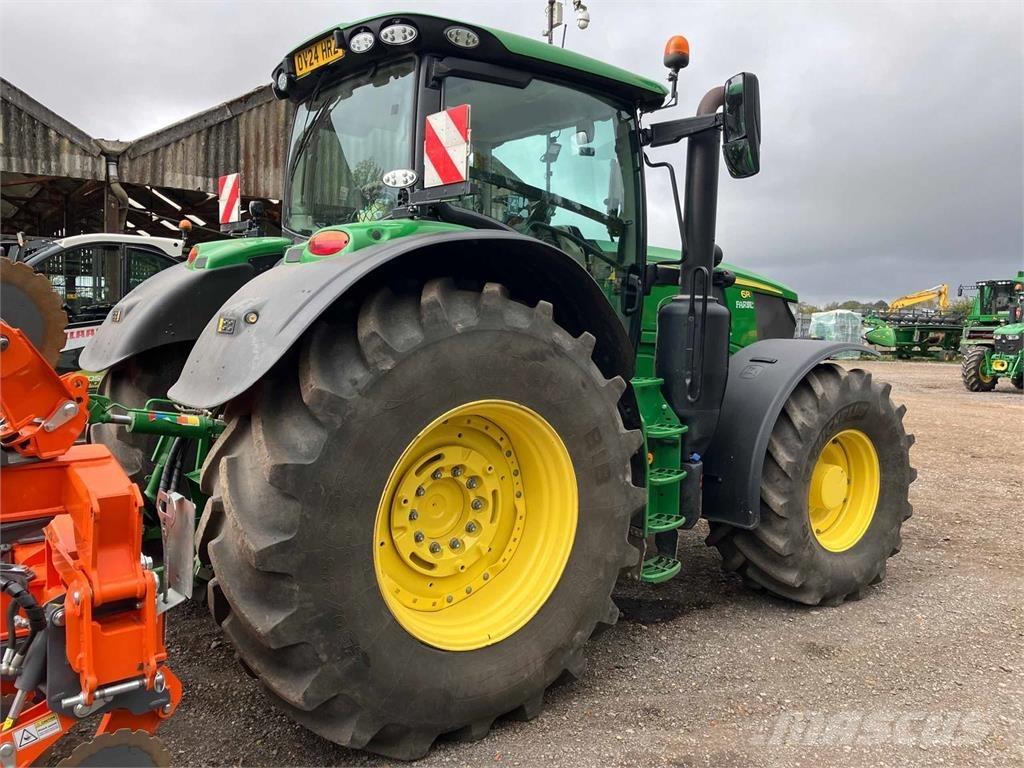 John Deere 6R 215 Трактори