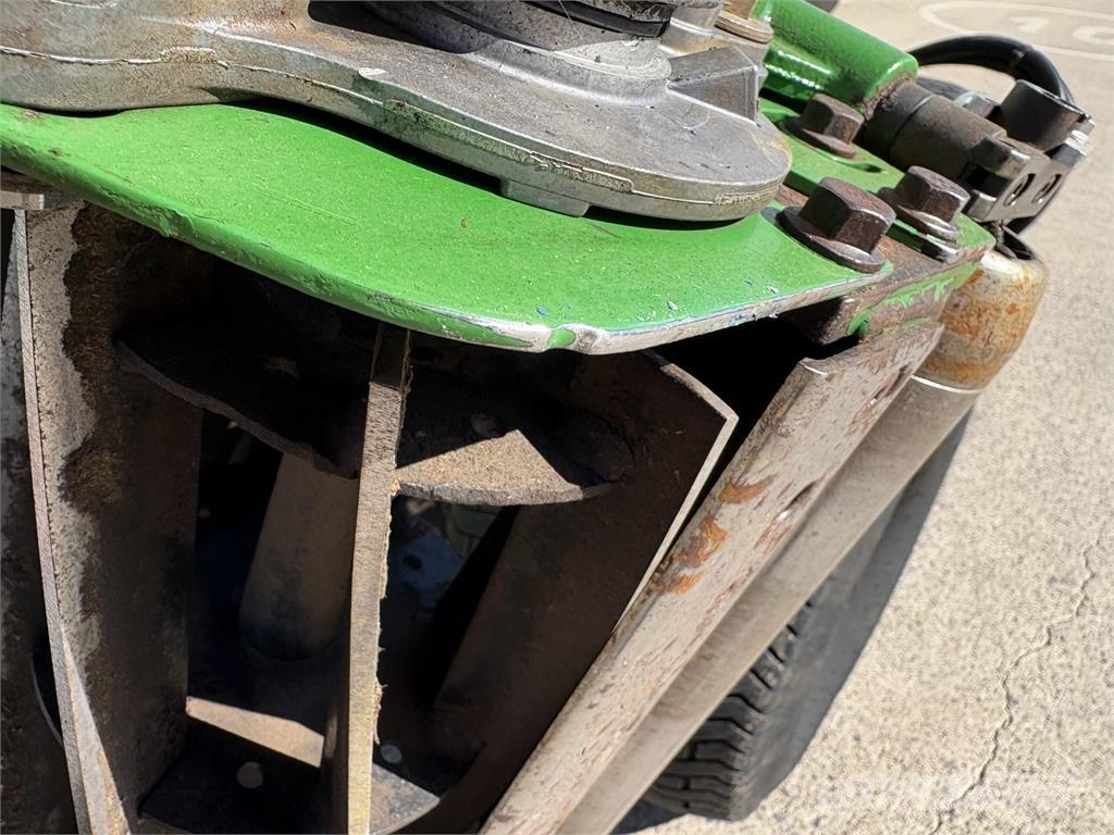 John Deere 7700A Walk-behind косарка